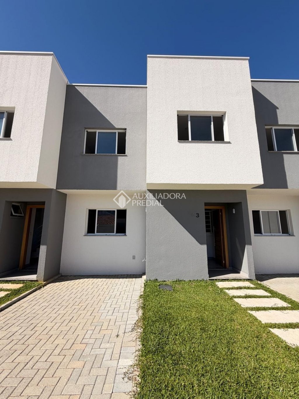 Sobrado com 3 quartos e 85m² à venda em Santa Cândida, Curitiba. (3 / 10)