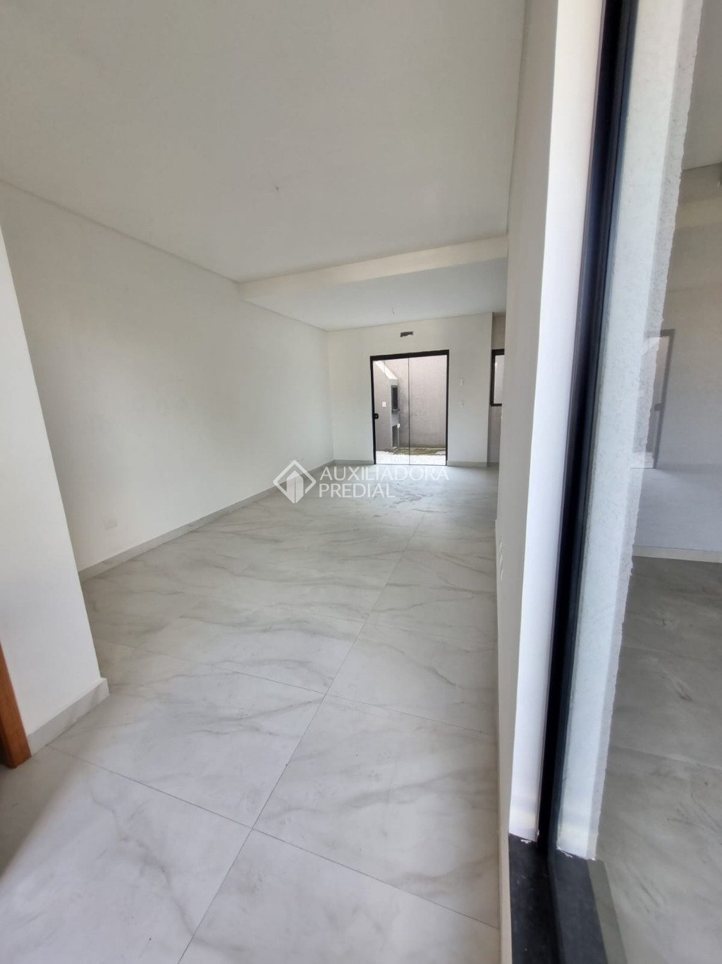 Sobrado com 3 quartos e 140m² à venda em Fanny, Curitiba. (3 / 10)