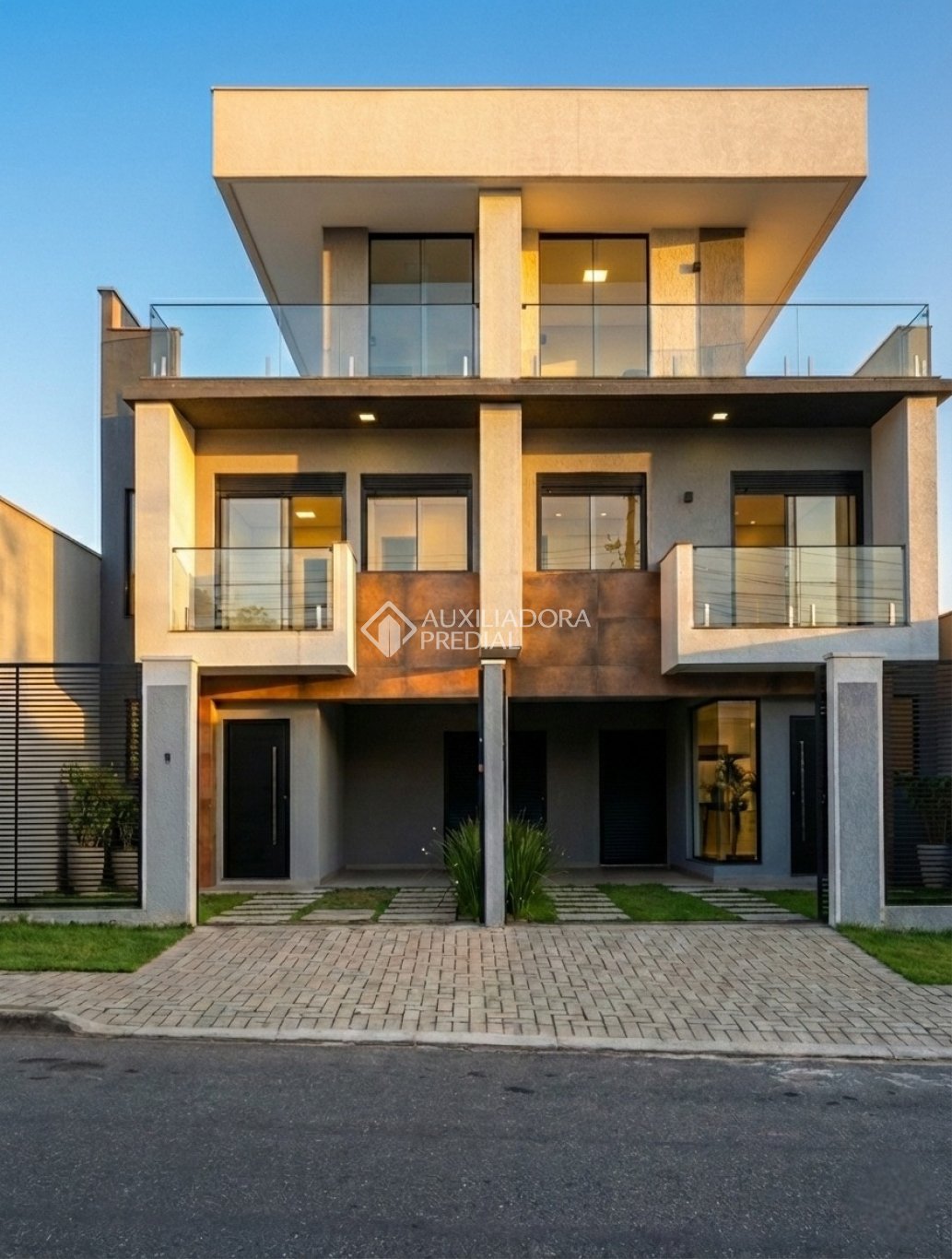 Sobrado com 3 quartos e 140m² à venda em Fanny, Curitiba. (1 / 10)