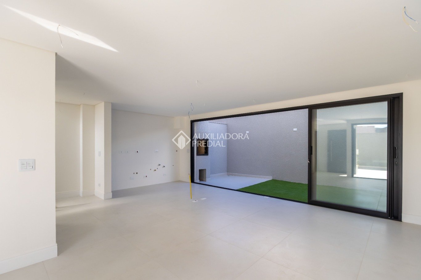Sobrado com 3 quartos e 142m² à venda em São Braz, Curitiba. (1 / 10)