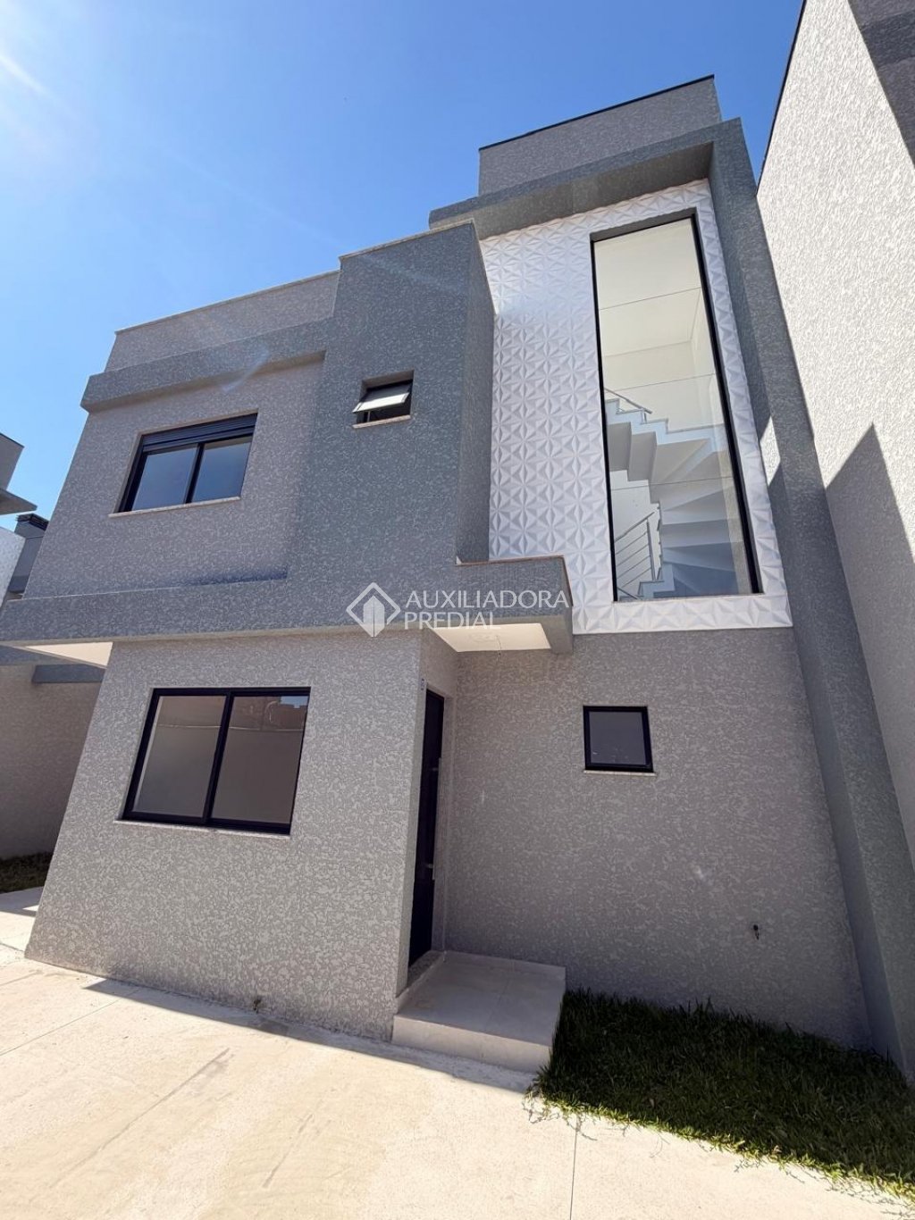 Sobrado com 3 quartos e 122m² à venda em Uberaba, Curitiba. (2 / 10)