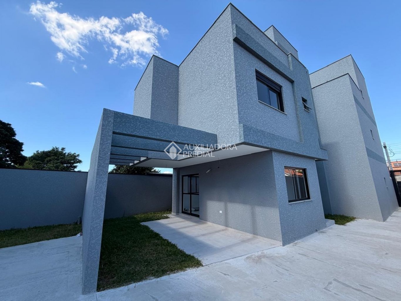 Sobrado com 3 quartos e 122m² à venda em Uberaba, Curitiba. (1 / 10)