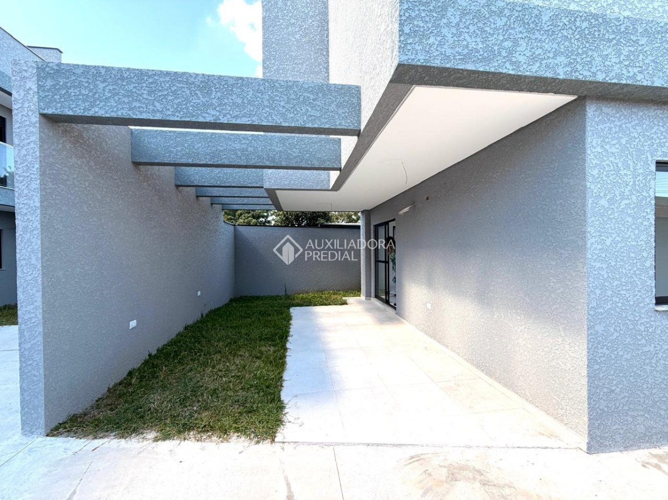 Sobrado com 3 quartos e 122m² à venda em Uberaba, Curitiba. (3 / 10)