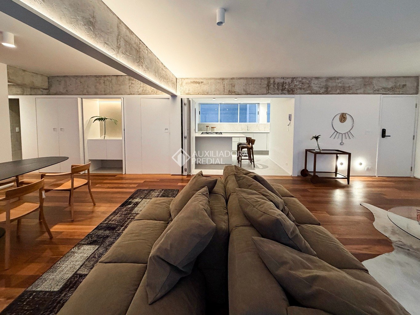 Apartamento com 3 quartos e 159m² à venda em Água Verde, Curitiba. (1 / 10)