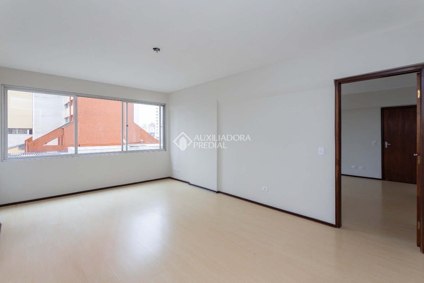 Apartamento com 3 quartos e 138m² à venda em Alto da Glória, Curitiba. (1 / 10)