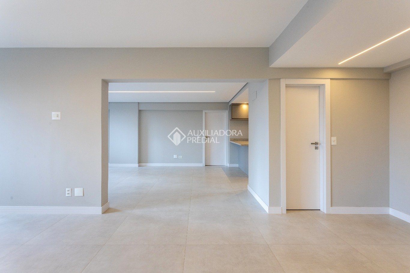 Apartamento com 3 quartos e 138m² à venda em Alto da Glória, Curitiba. (2 / 10)