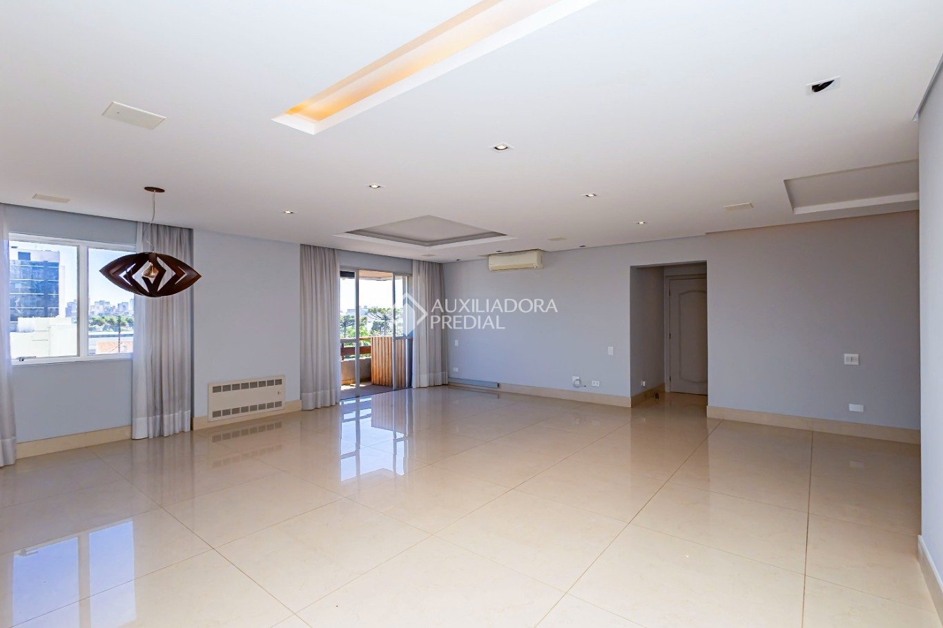 Apartamento com 2 quartos e 256m² à venda em Batel, Curitiba. (3 / 10)