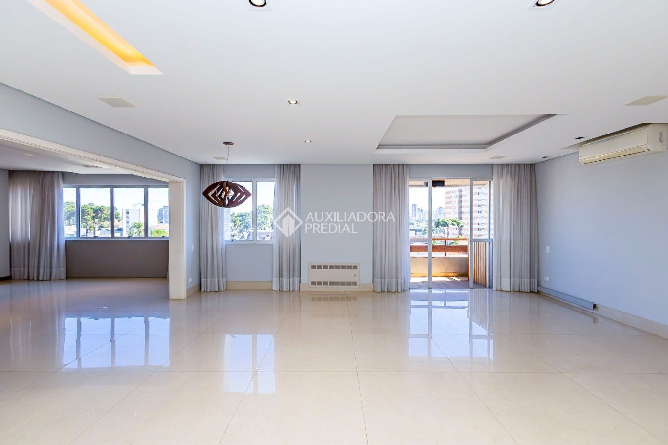Apartamento com 2 quartos e 256m² à venda em Batel, Curitiba. (2 / 10)