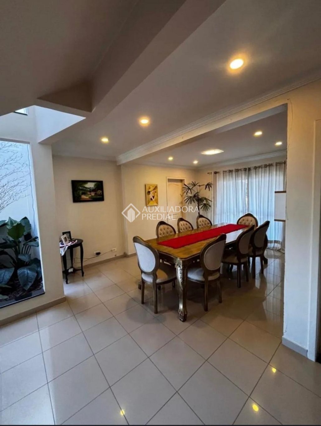 Sobrado com 4 quartos e 225m² à venda em Atuba, Curitiba. (3 / 10)