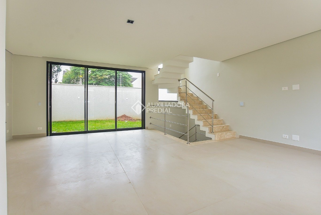 Casa em Condomínio com 3 quartos e 163m² à venda em Guabirotuba, Curitiba. (2 / 10)