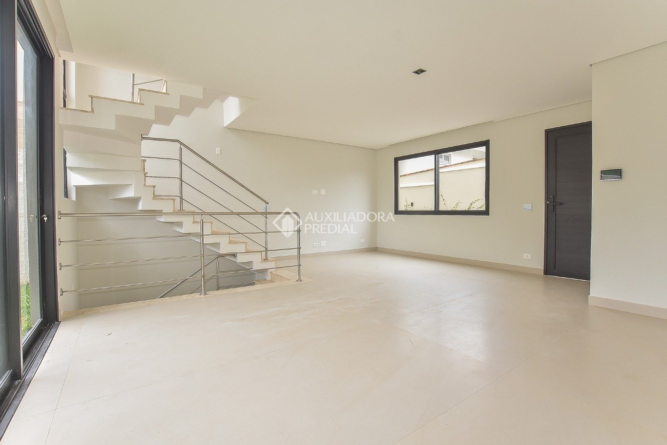 Casa em Condomínio com 3 quartos e 163m² à venda em Guabirotuba, Curitiba. (1 / 10)