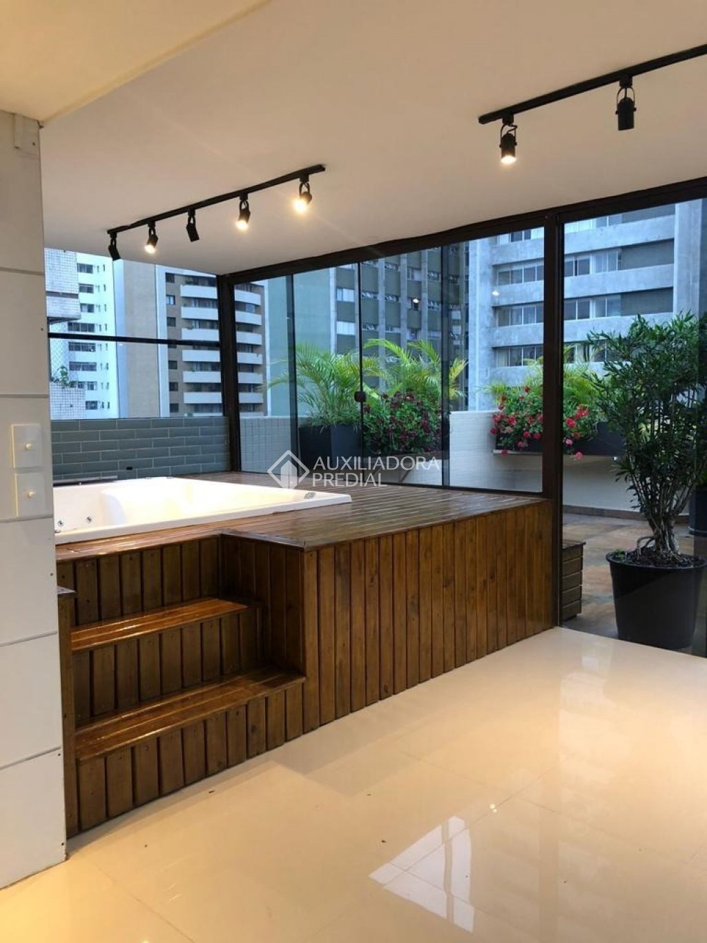 Cobertura com 3 quartos e 191m² à venda em Mercês, Curitiba. (1 / 10)