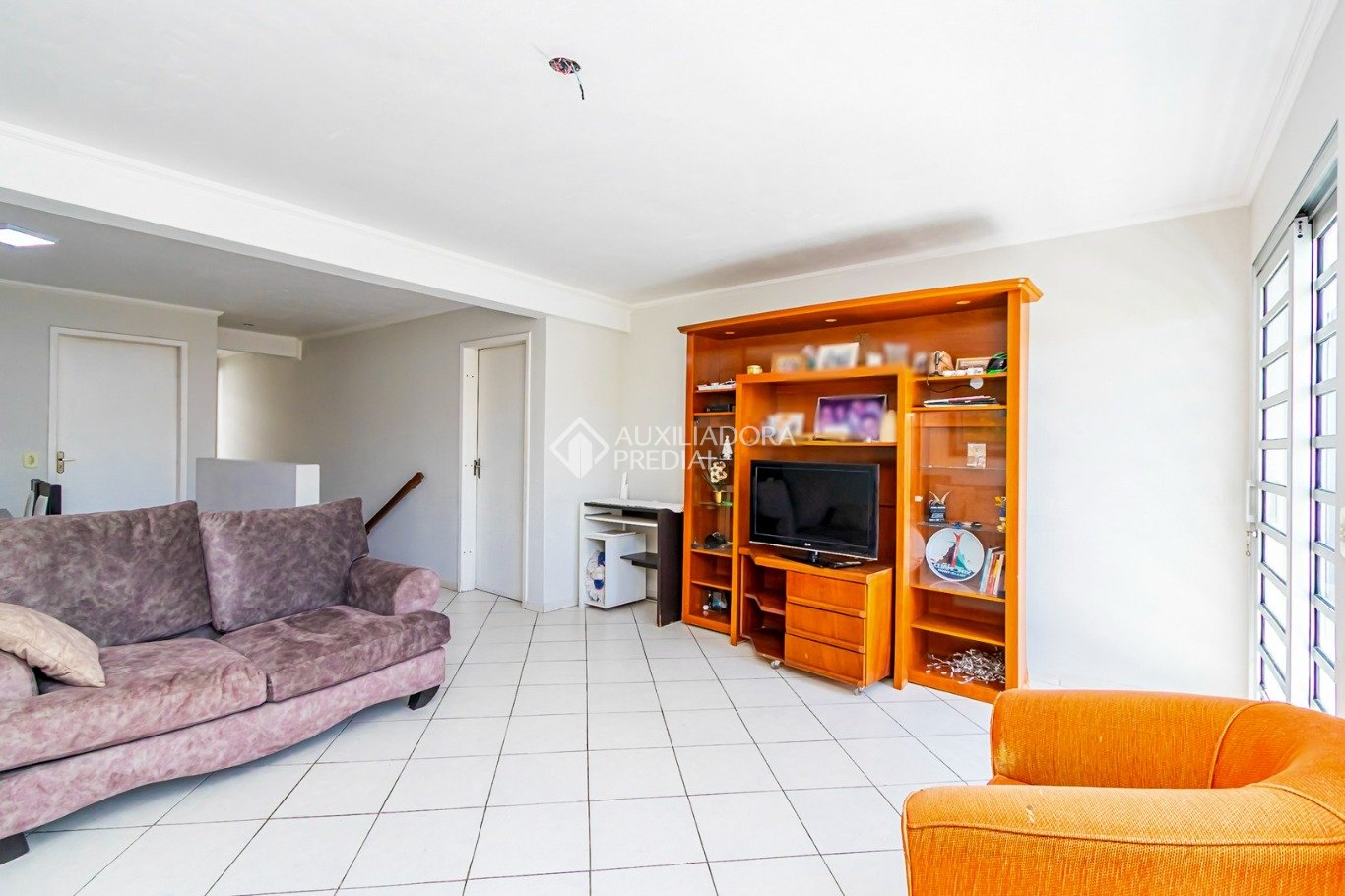 Casa com 3 quartos e 346m² à venda em Novo Mundo, Curitiba. (3 / 10)