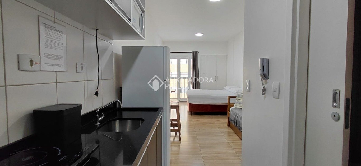 Studio com 1 quarto e 27m² à venda em Centro, Curitiba. (1 / 10)