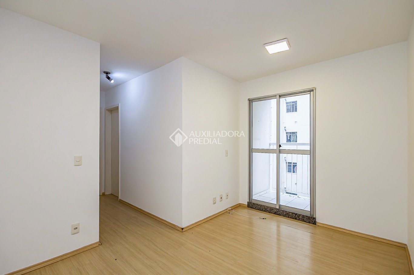 Apartamento com 2 quartos e 57m² à venda em Lindóia, Curitiba. (1 / 10)
