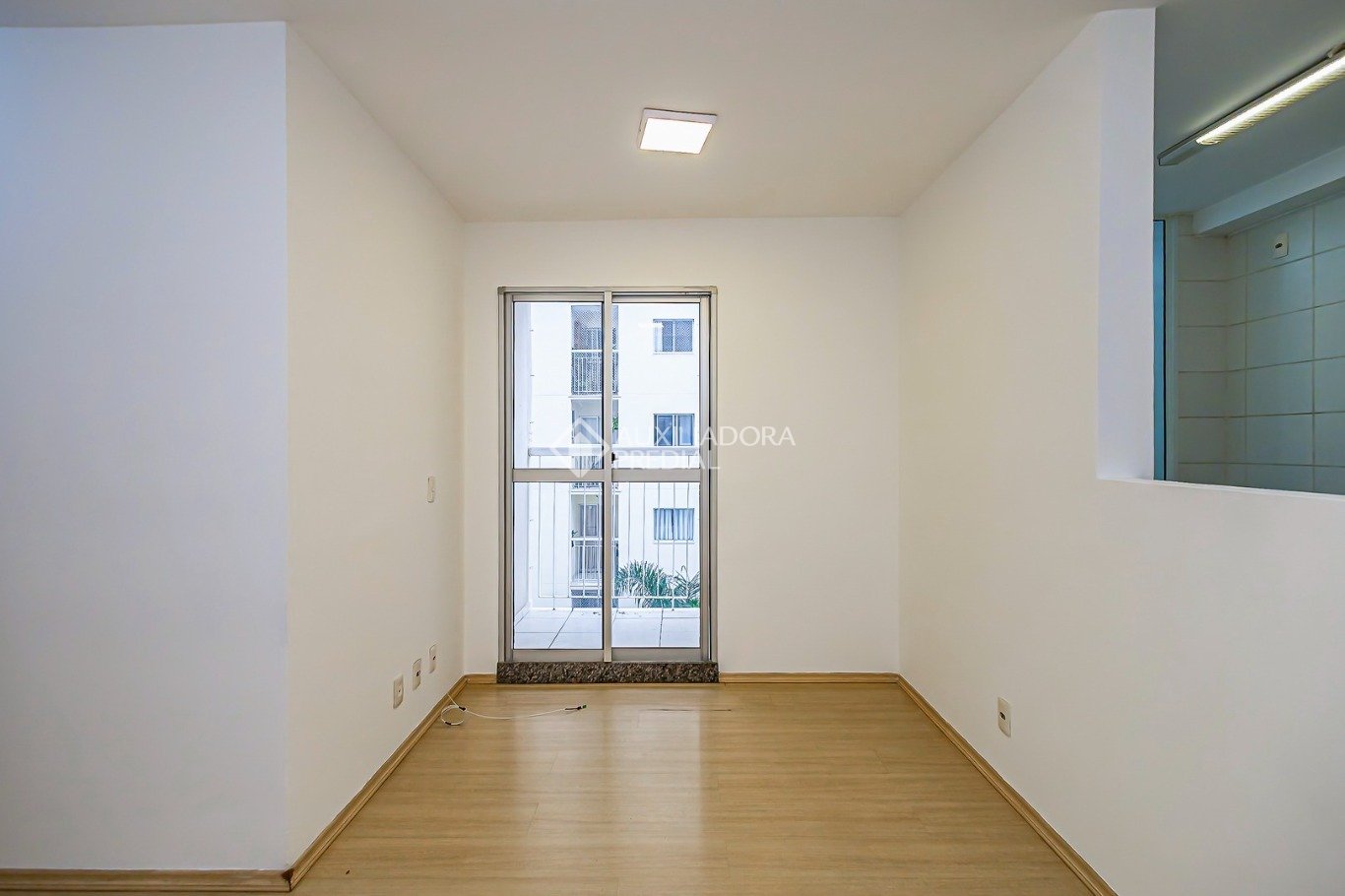Apartamento com 2 quartos e 57m² à venda em Lindóia, Curitiba. (2 / 10)