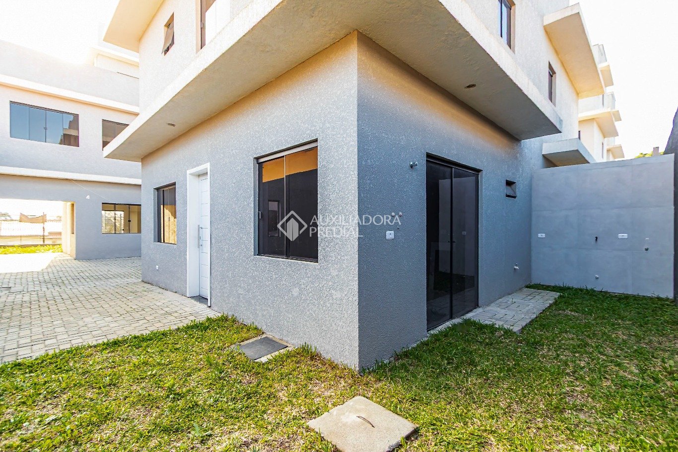 Sobrado com 3 quartos e 90m² à venda em Guabirotuba, Curitiba. (1 / 10)