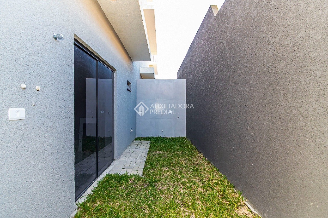 Sobrado com 3 quartos e 90m² à venda em Guabirotuba, Curitiba. (2 / 10)