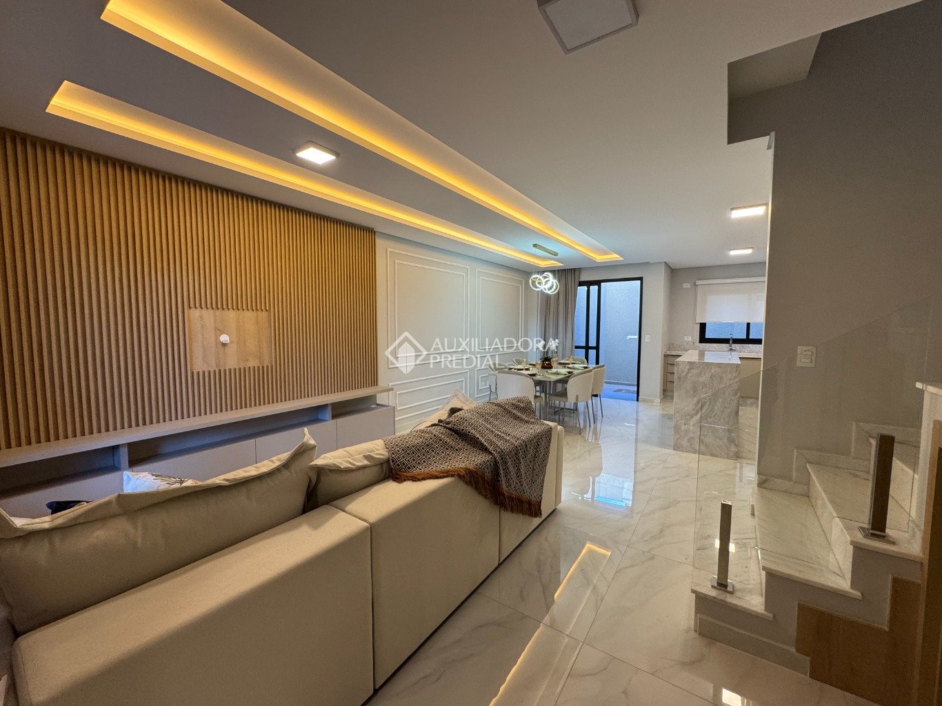 Sobrado com 3 quartos e 158m² à venda em Água Verde, Curitiba. (3 / 10)