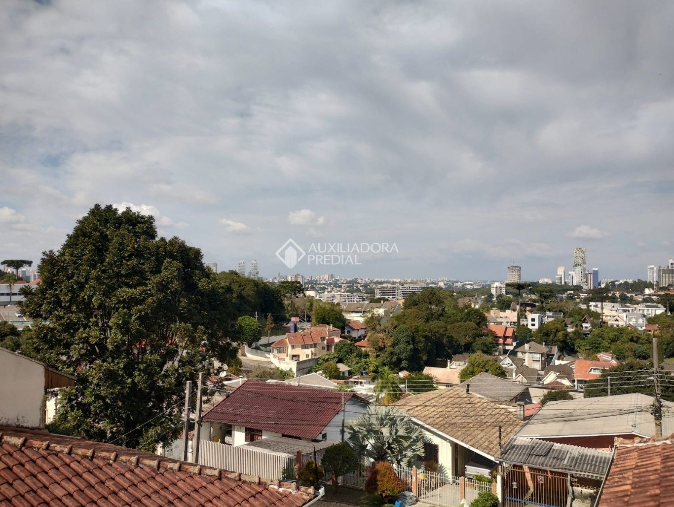 Casa com 5 quartos e 114m² à venda em Santo Inácio, Curitiba. (1 / 9)