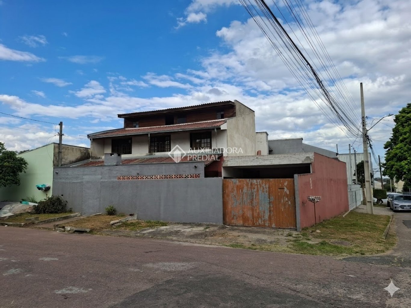 Sobrado com 3 quartos e 192m² à venda em Sítio Cercado, Curitiba. (1 / 10)