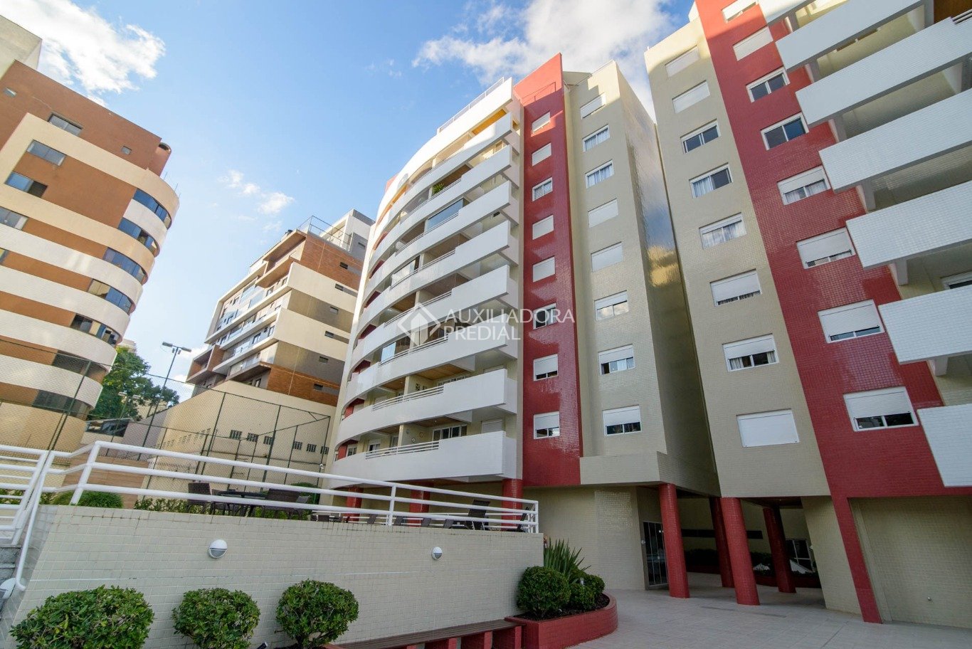 Apartamento com 3 quartos e 141m² à venda em Mercês, Curitiba. (1 / 10)