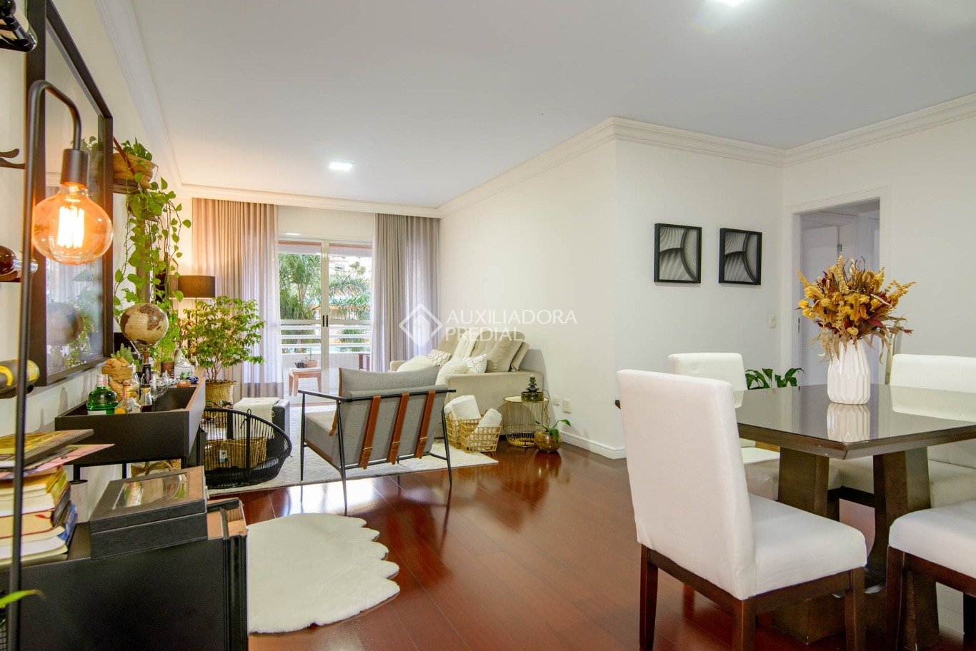 Apartamento com 3 quartos e 141m² à venda em Mercês, Curitiba. (3 / 10)