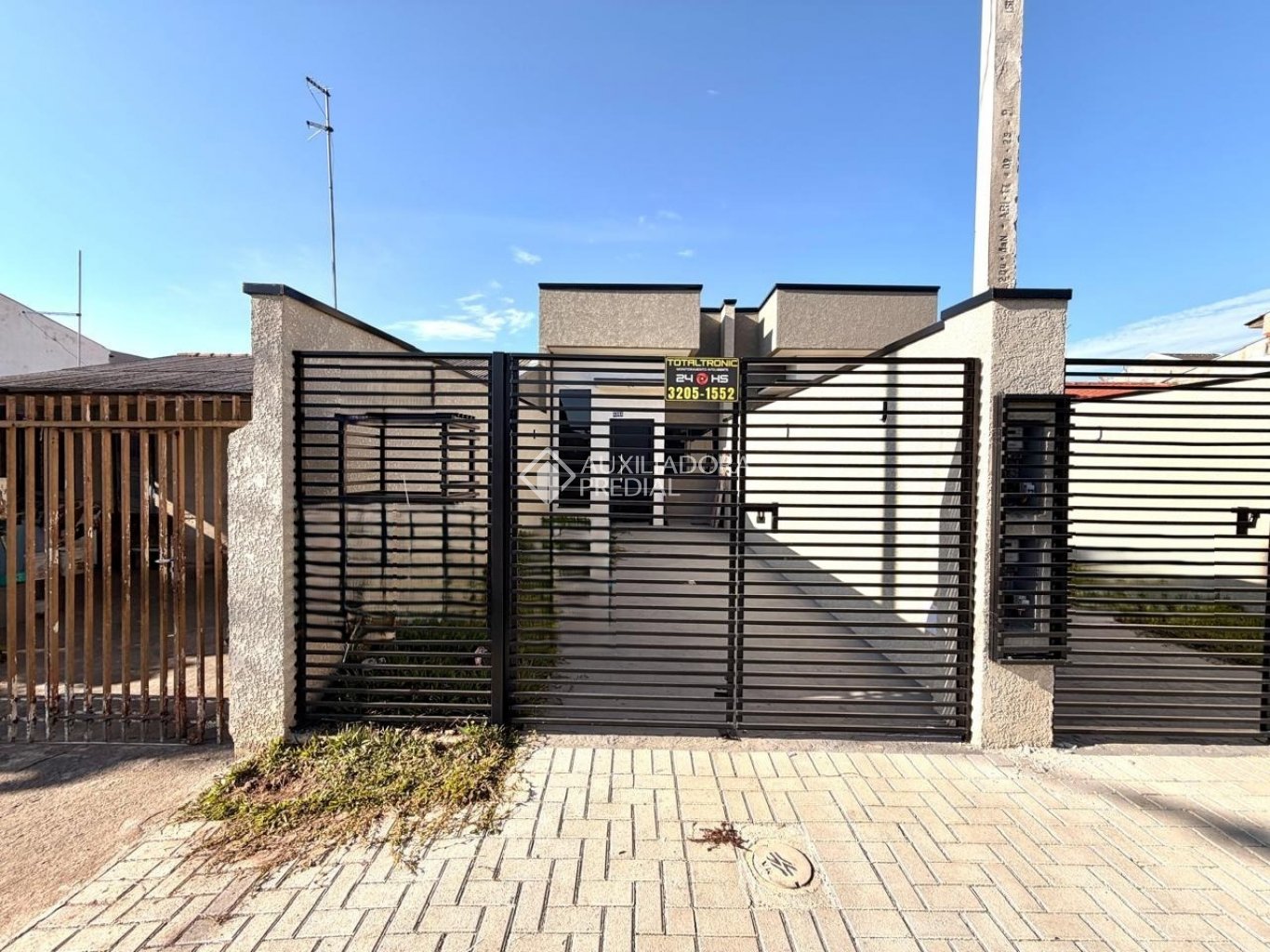 Casa com 2 quartos e 44m² à venda em Sítio Cercado, Curitiba. (1 / 10)