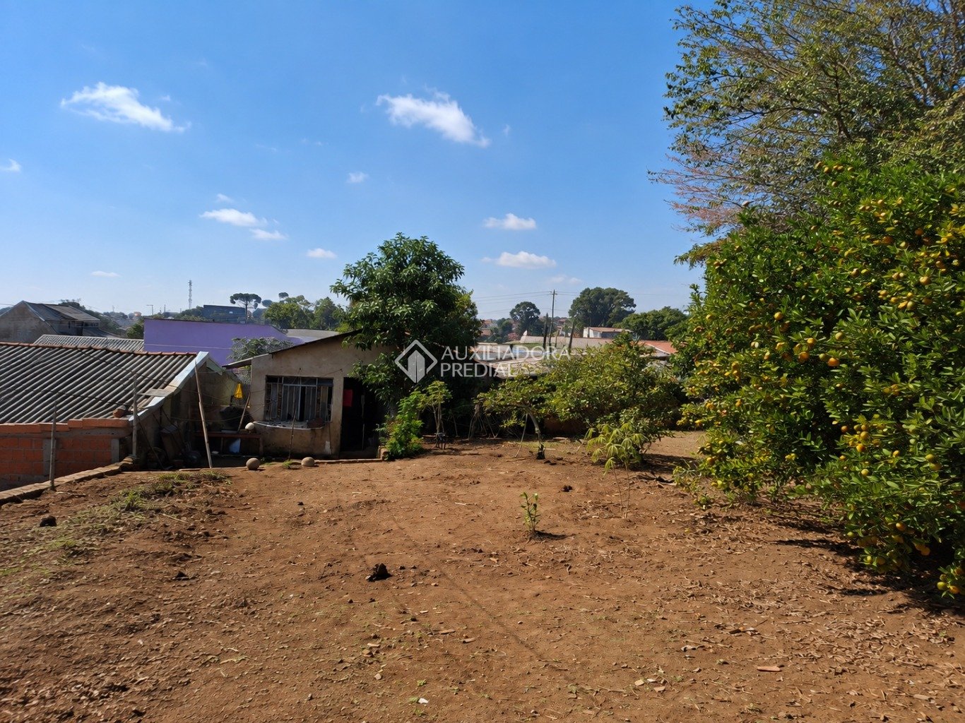 Terreno à venda em Pinheirinho, Curitiba. (1 / 5)