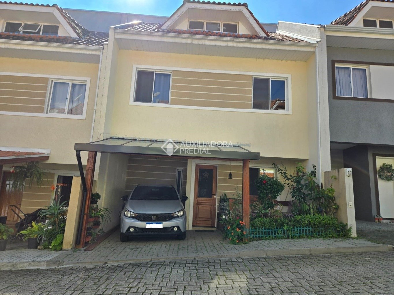 Sobrado com 3 quartos e 87m² à venda em Santa Cândida, Curitiba. (1 / 10)