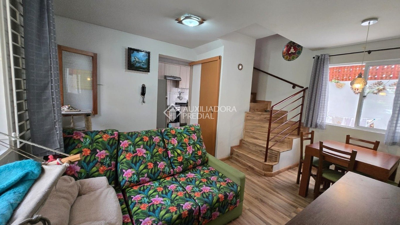 Sobrado com 3 quartos e 87m² à venda em Santa Cândida, Curitiba. (3 / 10)