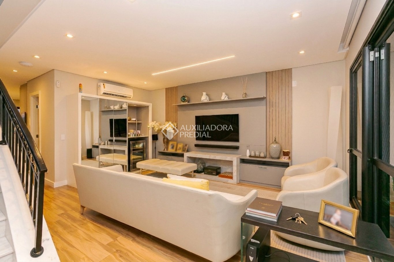 Casa com 3 quartos e 238m² à venda em Água Verde, Curitiba. (1 / 10)