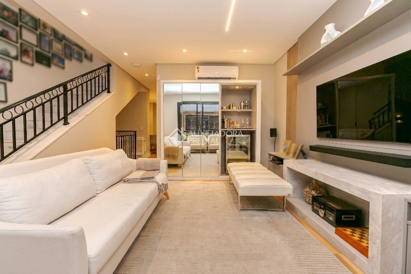 Casa com 3 quartos e 238m² à venda em Água Verde, Curitiba. (2 / 10)