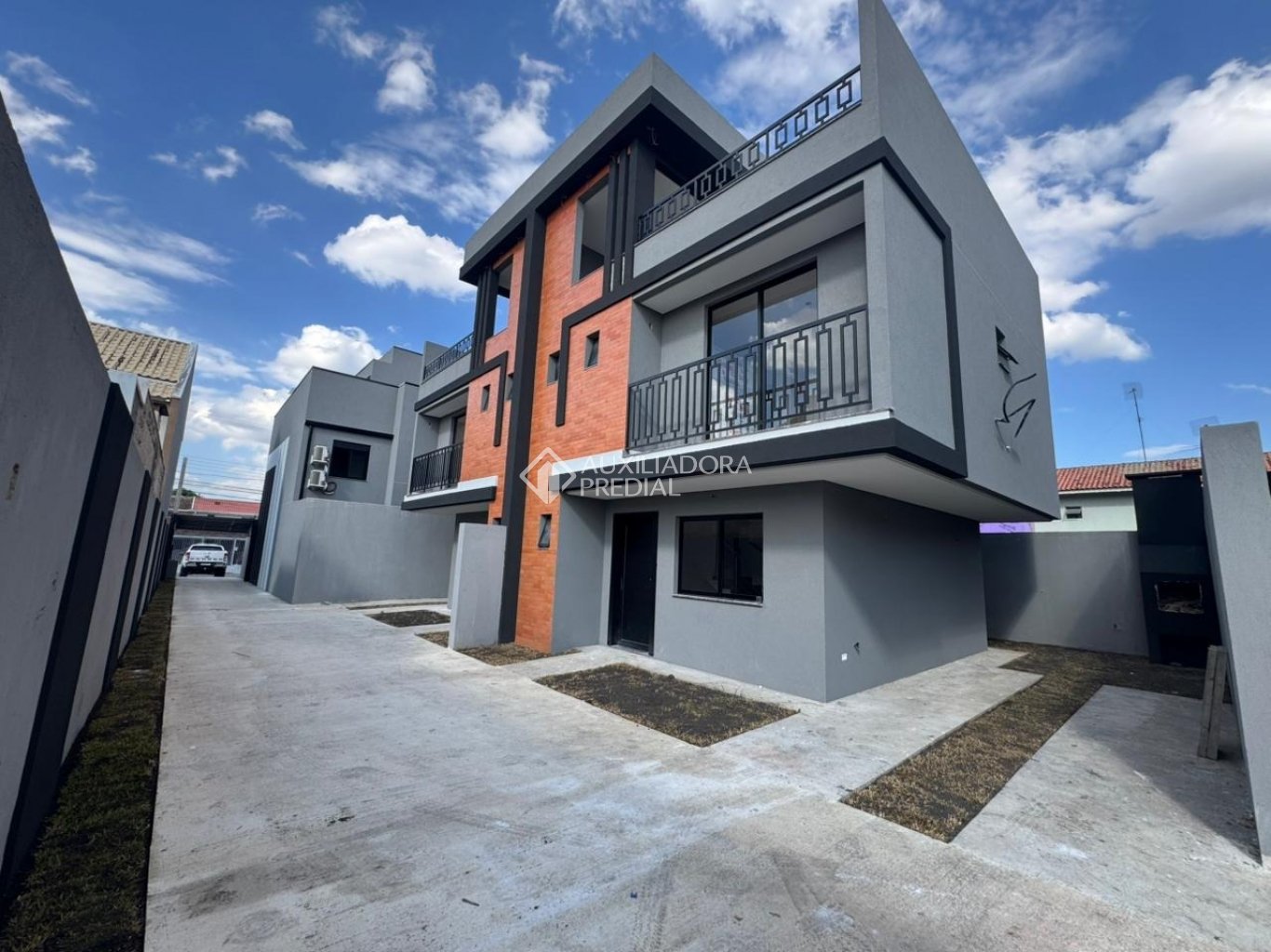 Sobrado com 3 quartos e 159m² à venda em Boqueirão, Curitiba. (1 / 10)