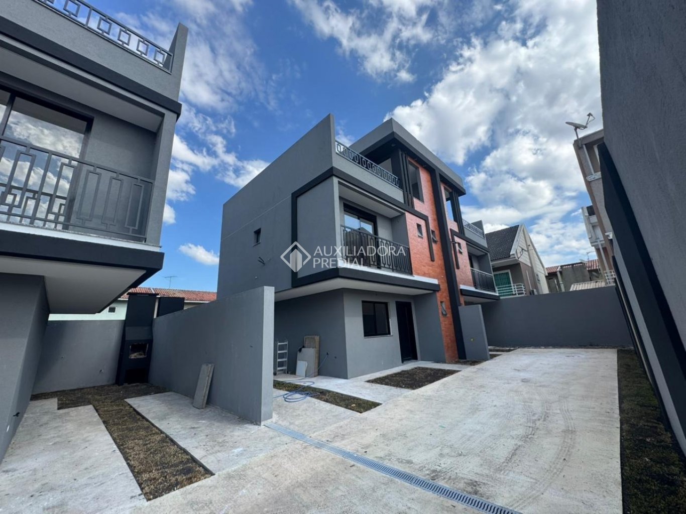 Sobrado com 3 quartos e 159m² à venda em Boqueirão, Curitiba. (3 / 10)