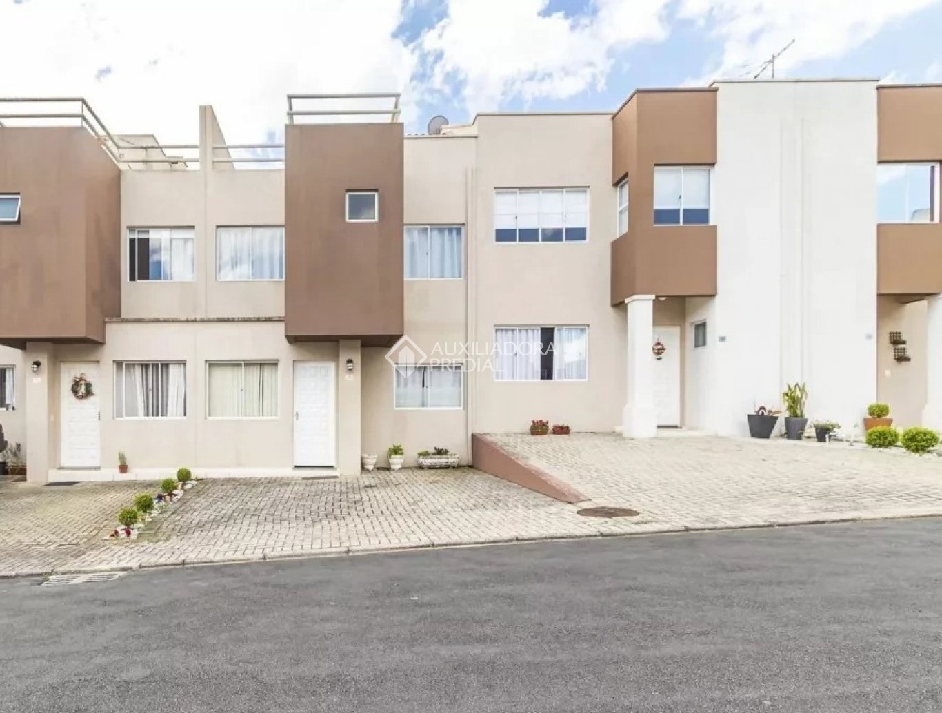 Casa com 3 quartos e 128m² à venda em Xaxim, Curitiba. (1 / 9)
