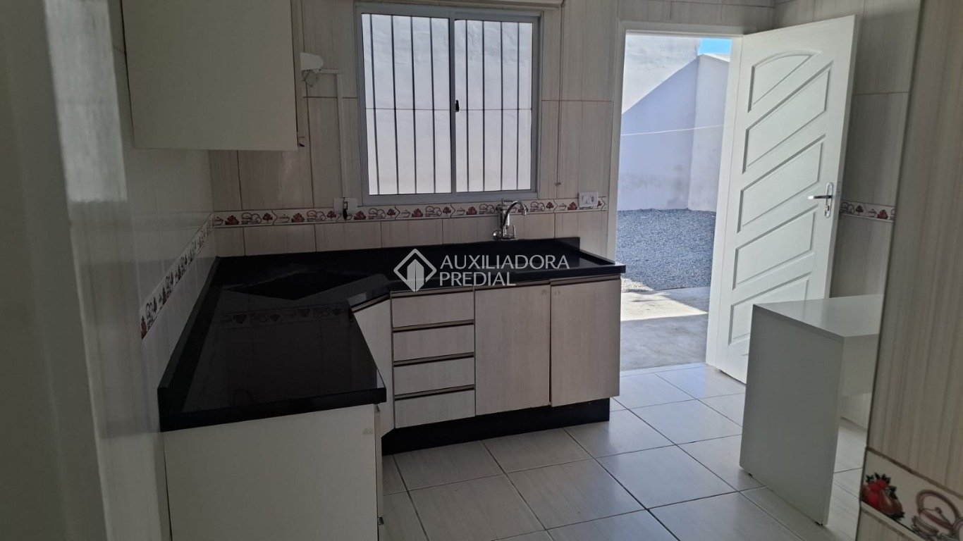 Casa com 3 quartos e 107m² à venda em Uberaba, Curitiba. (3 / 10)
