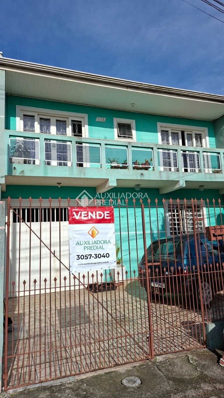 Sobrado com 4 quartos e 148m² à venda em Sítio Cercado, Curitiba. (1 / 10)