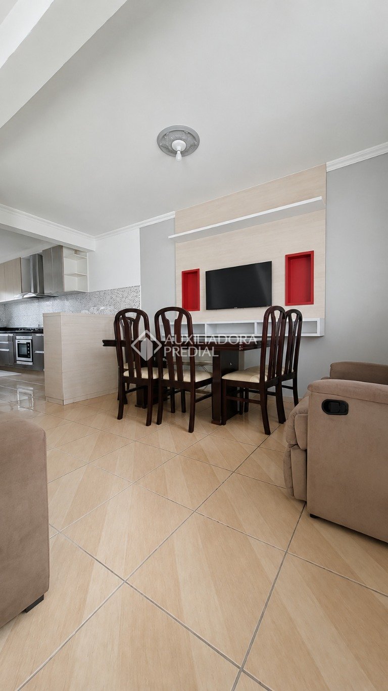 Sobrado com 4 quartos e 148m² à venda em Sítio Cercado, Curitiba. (2 / 10)
