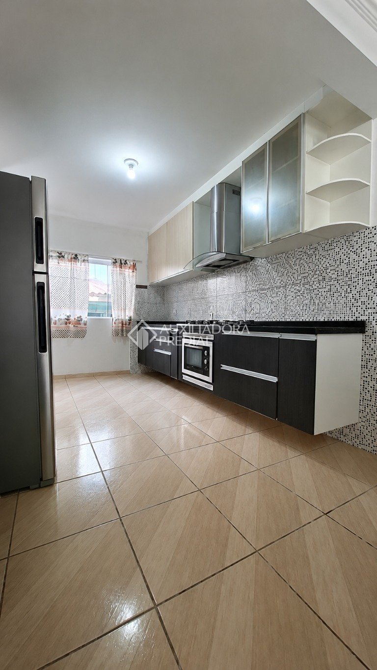 Sobrado com 4 quartos e 148m² à venda em Sítio Cercado, Curitiba. (3 / 10)