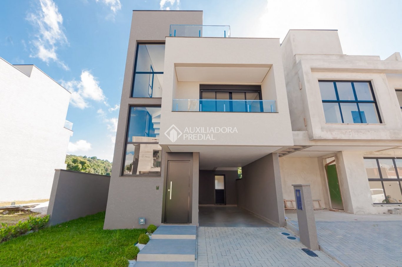 Casa em Condomínio com 3 quartos e 157m² à venda em Santa Cândida, Curitiba. (3 / 10)