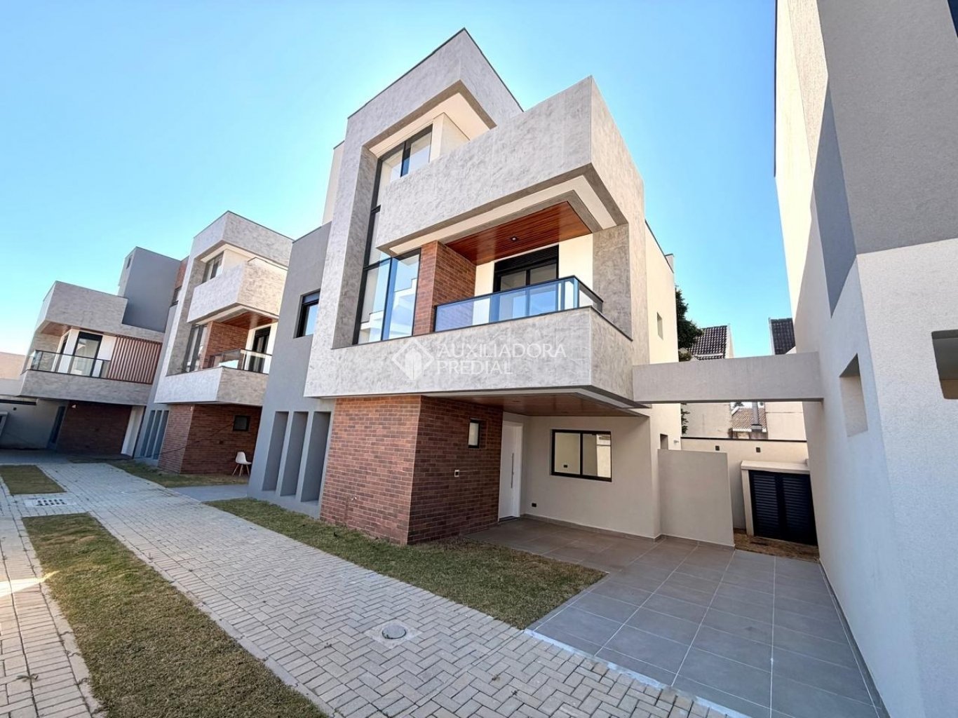 Sobrado com 3 quartos e 132m² à venda em Xaxim, Curitiba. (1 / 10)