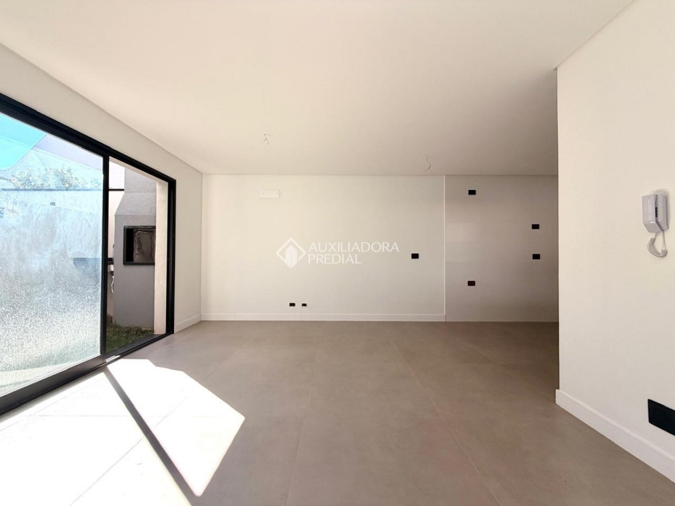 Sobrado com 3 quartos e 132m² à venda em Xaxim, Curitiba. (3 / 10)