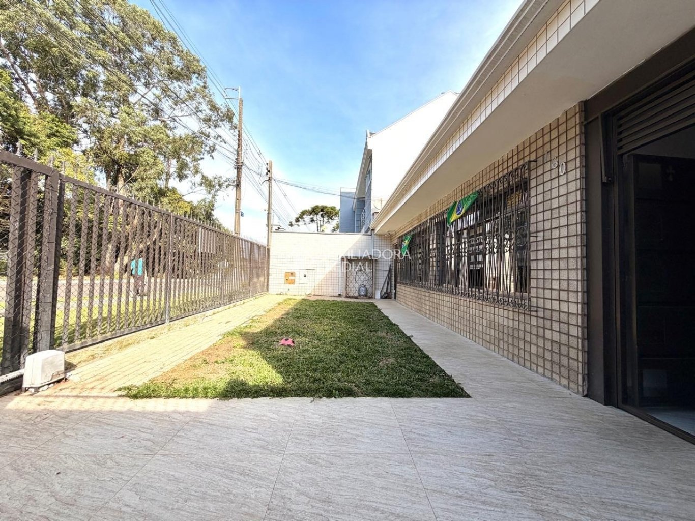 Casa com 3 quartos e 300m² à venda em Pinheirinho, Curitiba. (2 / 10)