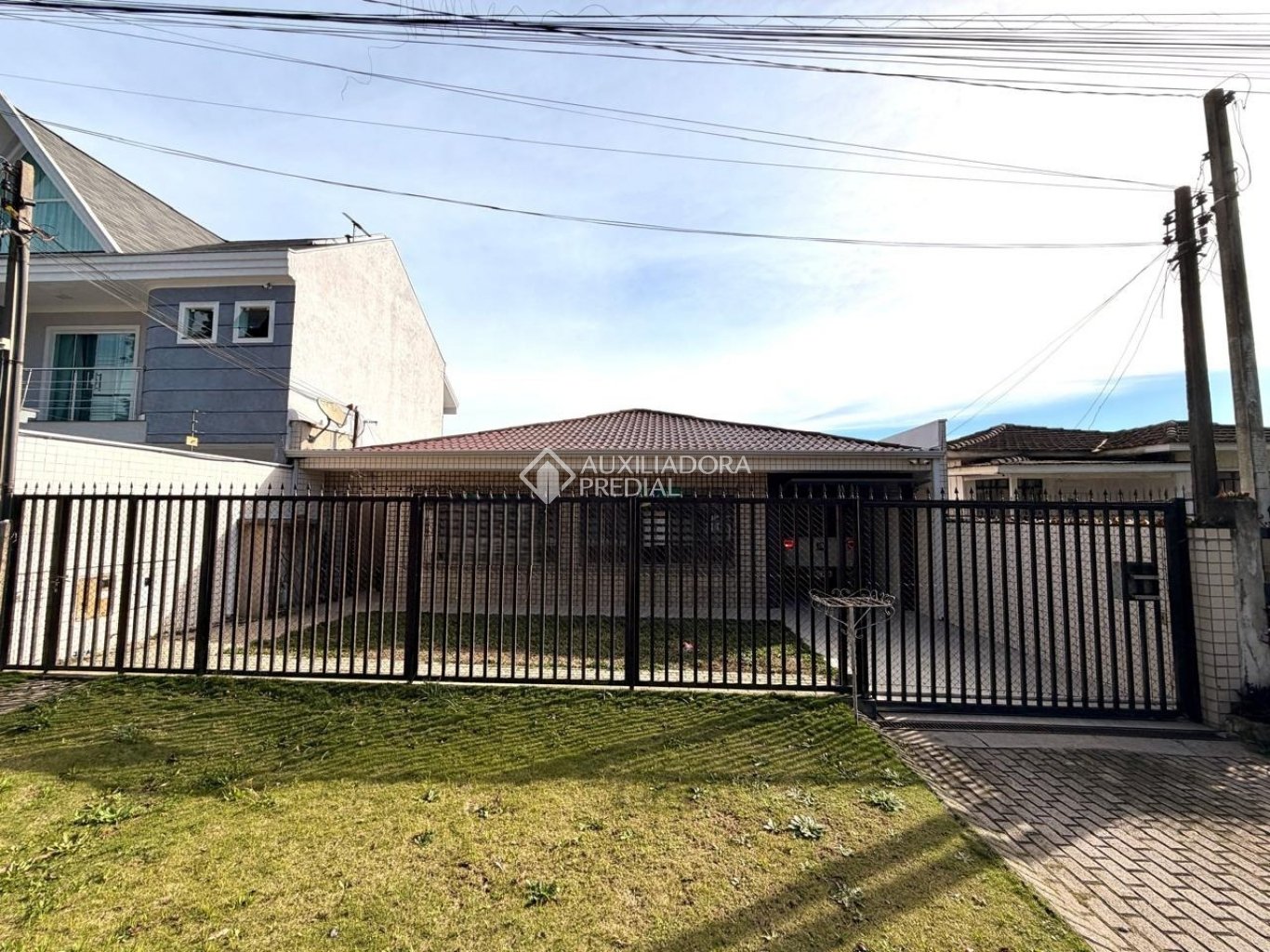 Casa com 3 quartos e 300m² à venda em Pinheirinho, Curitiba. (1 / 10)