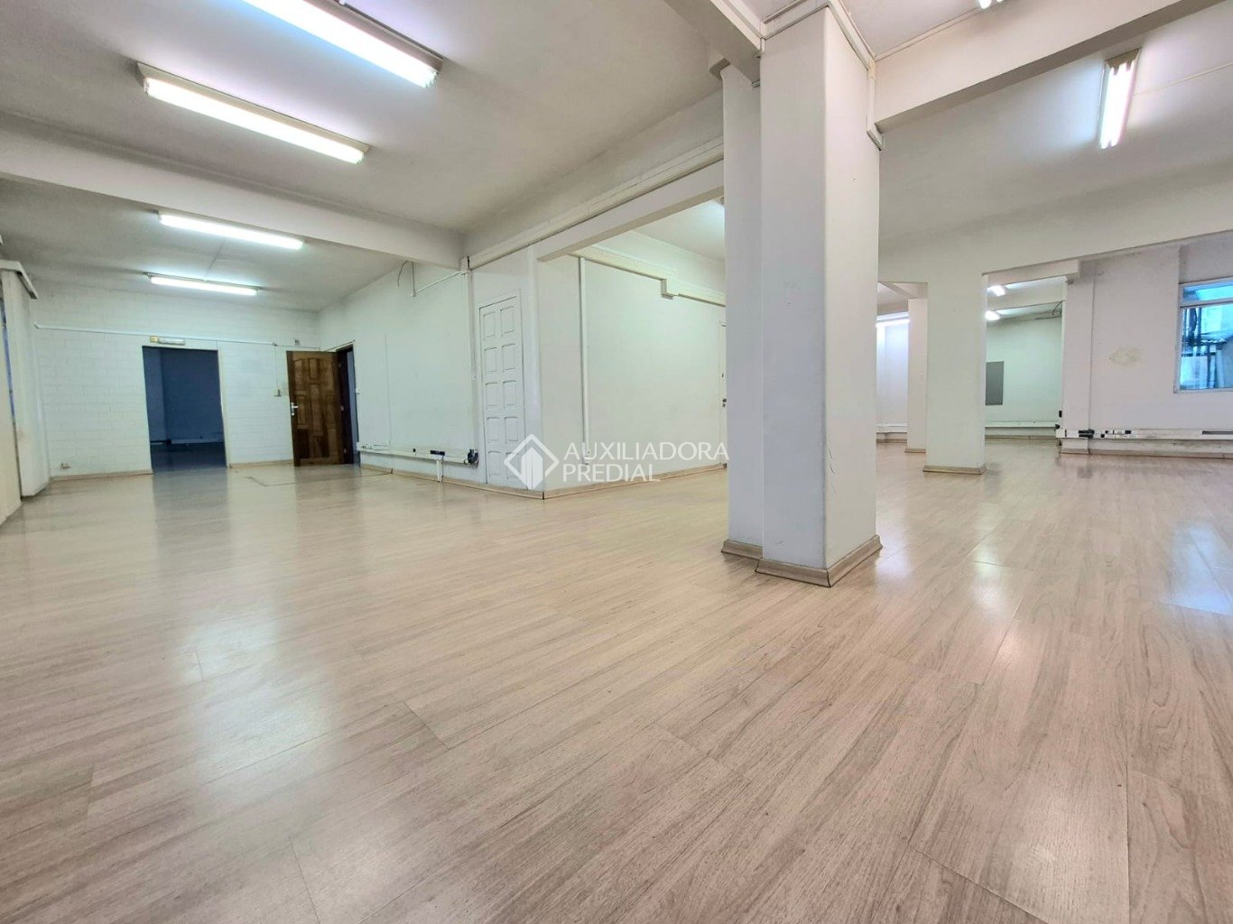 Apartamento com 10 quartos e 369m² à venda em Centro, Curitiba. (1 / 10)