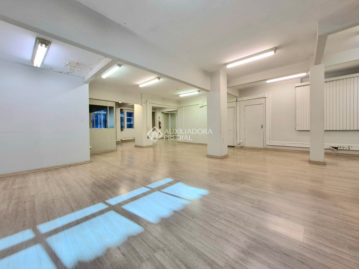 Apartamento com 10 quartos e 369m² à venda em Centro, Curitiba. (3 / 10)