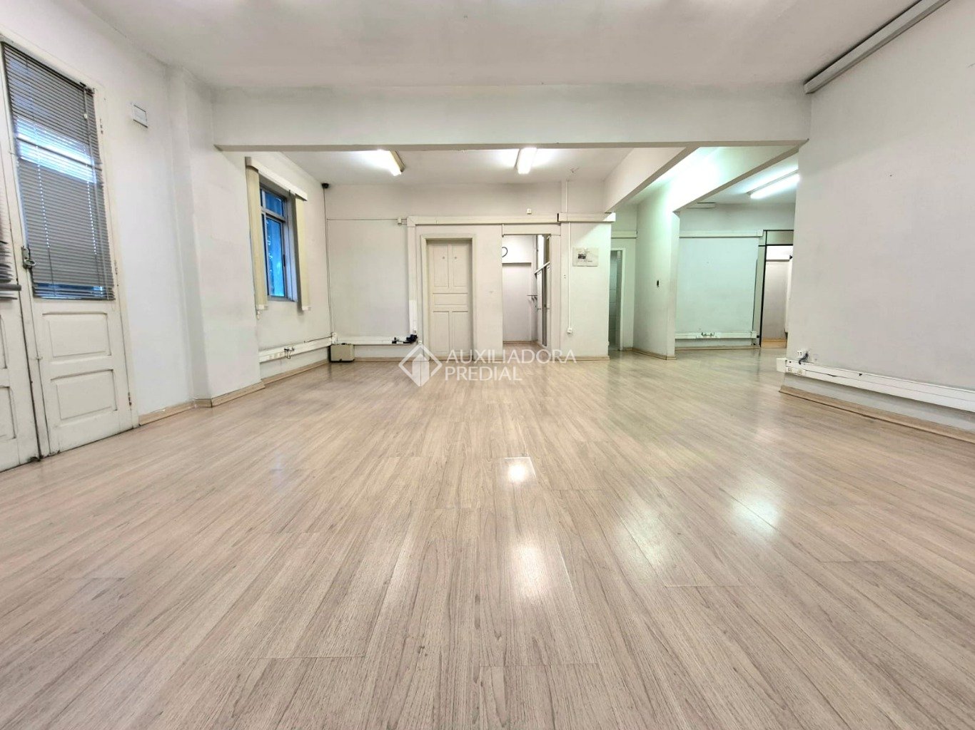 Apartamento com 10 quartos e 369m² à venda em Centro, Curitiba. (2 / 10)