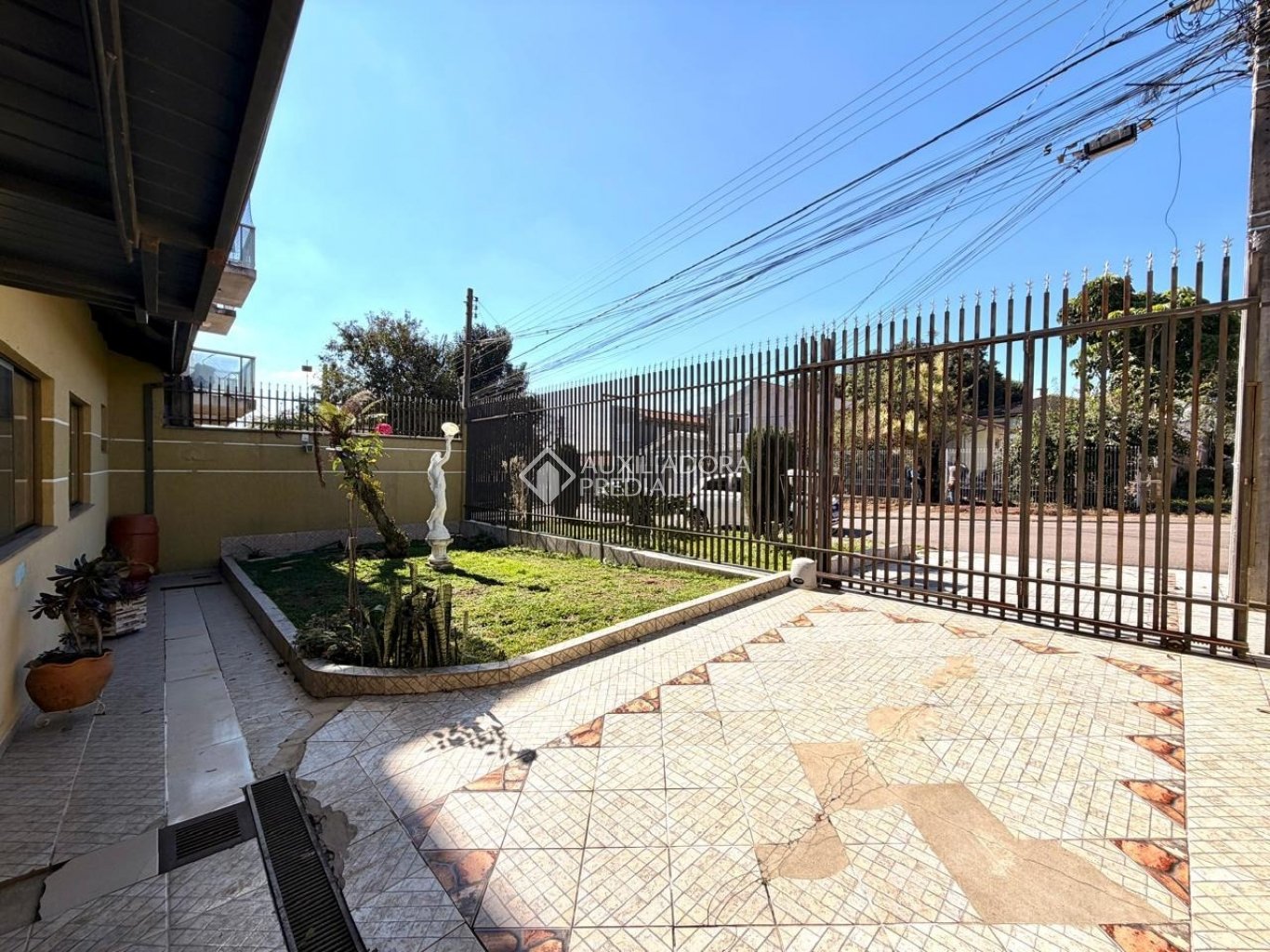Casa com 3 quartos e 206m² à venda em Novo Mundo, Curitiba. (2 / 10)