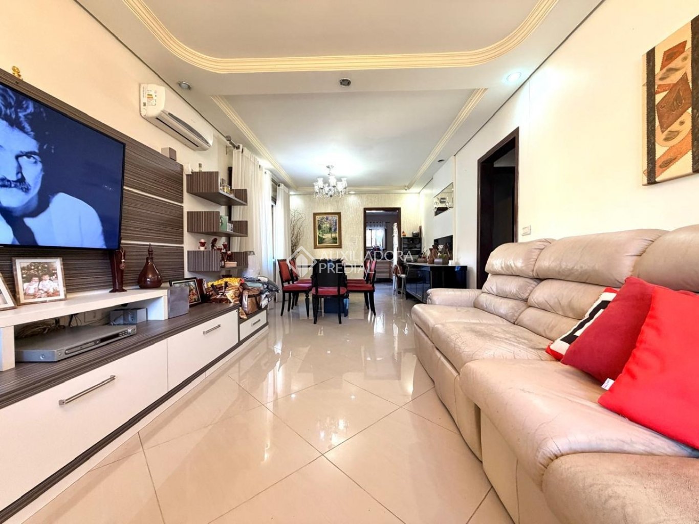 Casa com 3 quartos e 206m² à venda em Novo Mundo, Curitiba. (3 / 10)